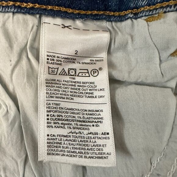 Old Navy ~Women’s Boyfriend Denim Dhorts ~ 3” inseam ~ size 2 ~ some distressing - Picture 7 of 7